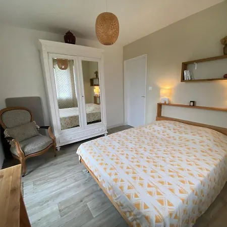 Maison Indépendante Avec Grand Jardin *